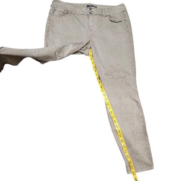 Torrid Animal Snake Print Stretch Jegging Skinny Jeans Super Soft Tan 20R - Picture 5 of 8